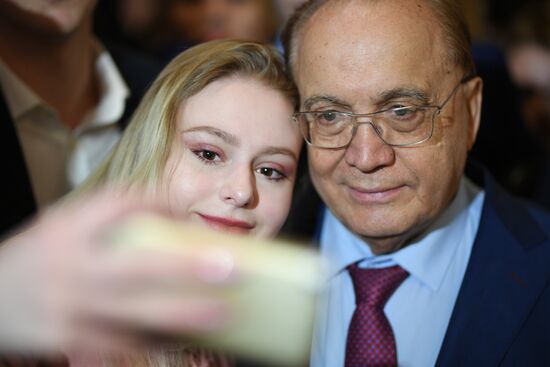 Церемония розлива медовухи в МГУ