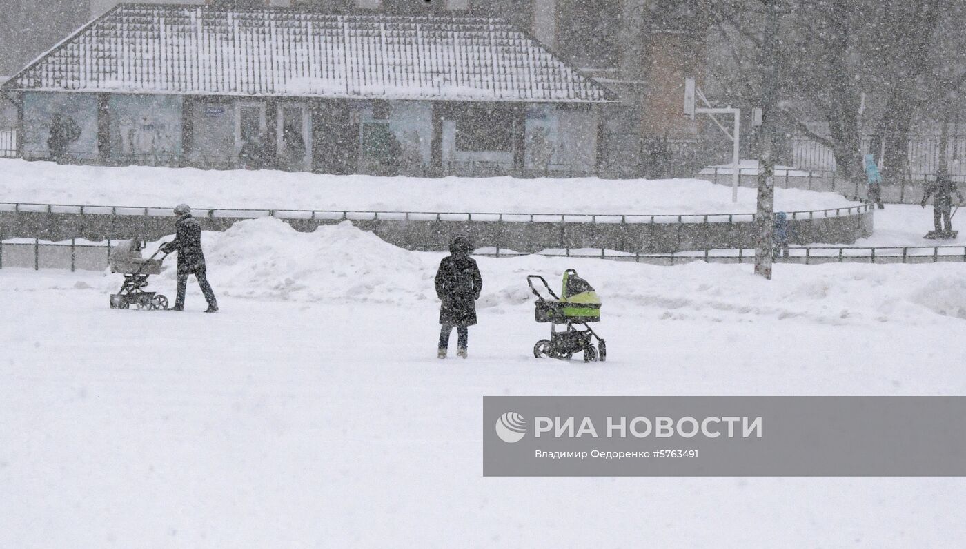 Снегопад в Москве 