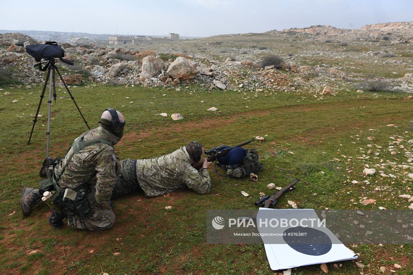Российские военные специалисты проводят занятие для сирийских военнослужащих и бойцов ополчения в одном из тренировочных лагерей на территории Сирии. Место: Сирия. Автор: Михаил Воскресенский/РИА Новости. Подготовка сирийских военнослужащих российскими военными специалистами
