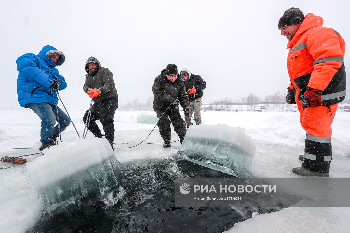 Обучение подледным погружениям в Москве