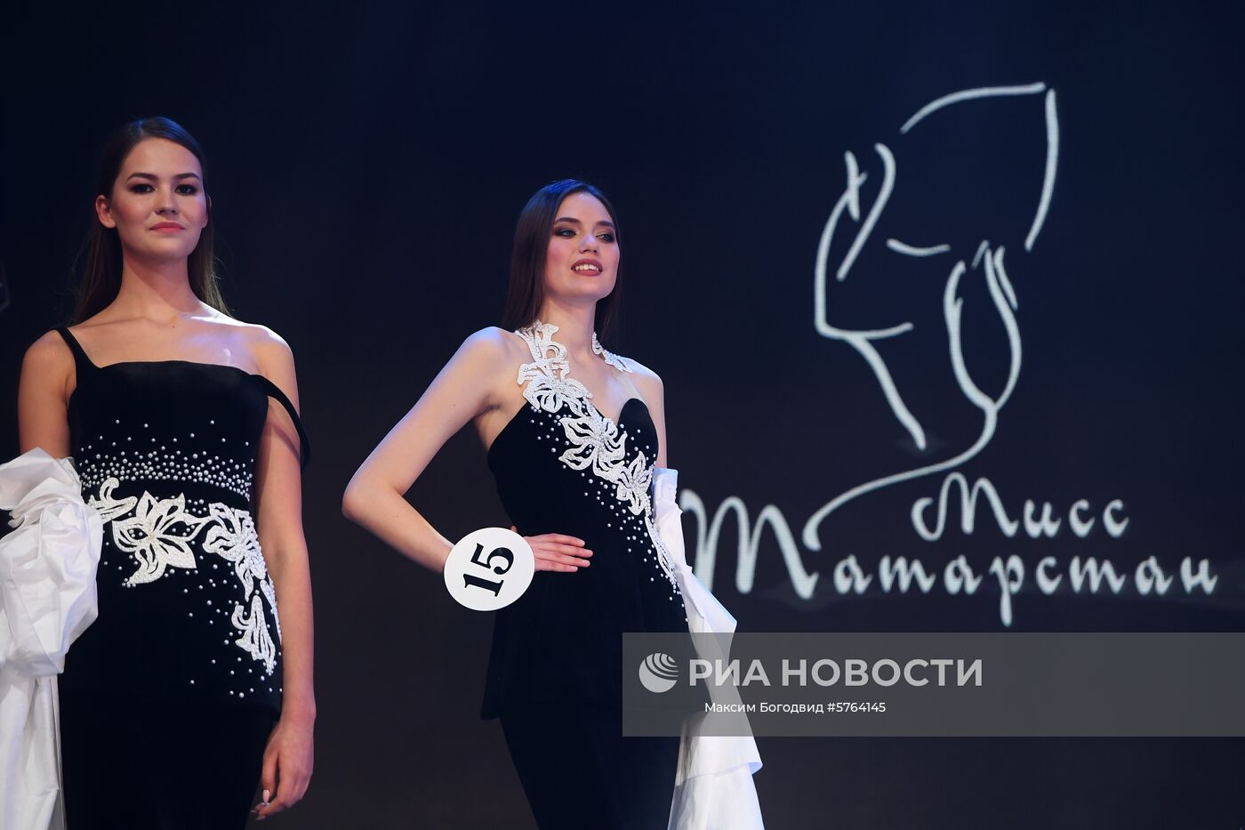 Участницы XXI Республиканского конкурса красоты "Мисс Татарстан-2019" на церемонии награждения. Место: Россия, Республика Татарстан, Казань. Автор: Максим Богодвид/РИА Новости. Конкурс красоты "Мисс Татарстан-2019"
