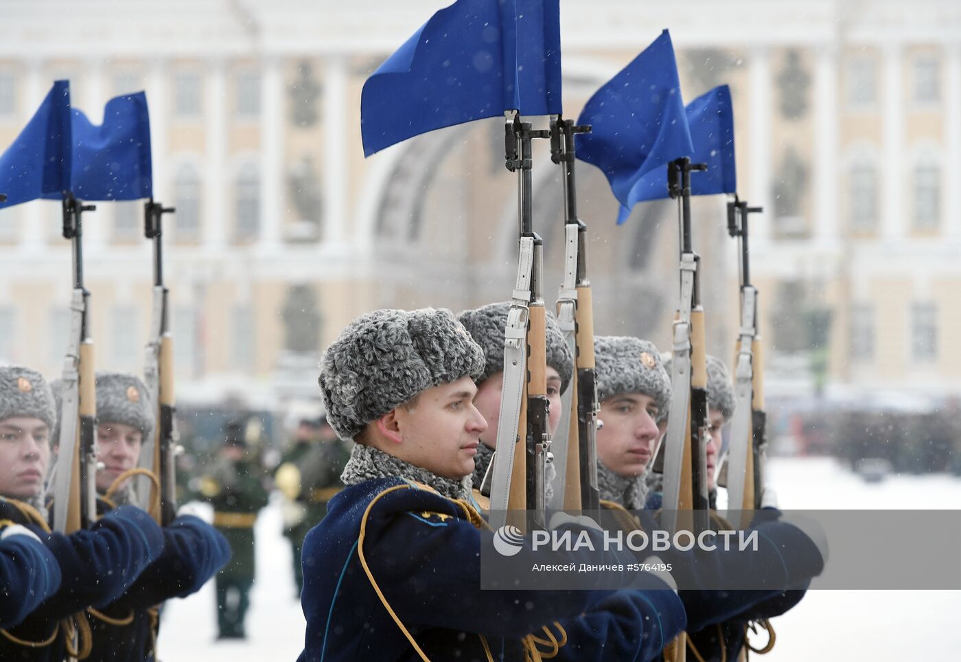 Парад в честь 75-летия снятия блокады Ленинграда