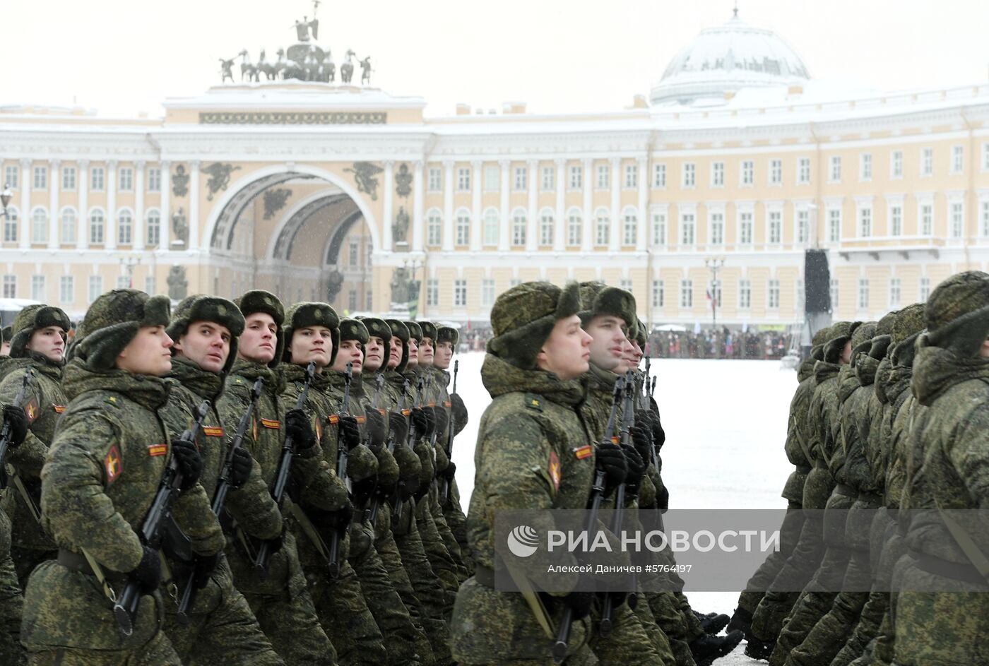 Парад в честь 75-летия снятия блокады Ленинграда