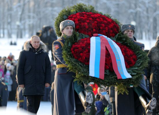 Президент РФ В. Путин принимает участие в мероприятиях в честь 75-летия освобождения Ленинграда от фашистской блокады