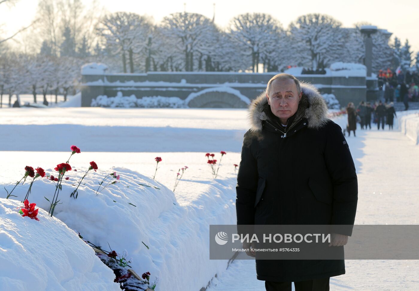 Президент РФ В. Путин принимает участие в мероприятиях в честь 75-летия освобождения Ленинграда от фашистской блокады