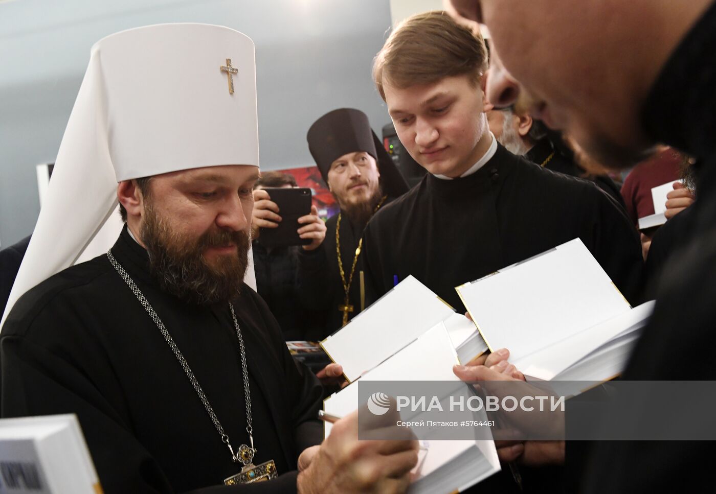 Открытие фотовыставки к 10-летию служения патриарха Кирилла