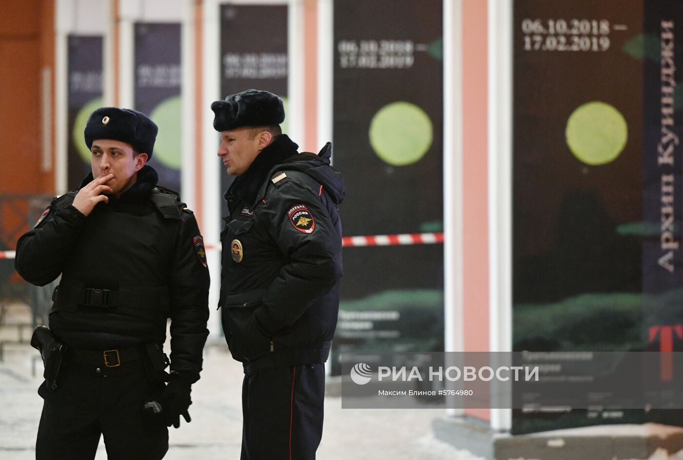 Обстановка у входа в Инженерный корпус Третьяковской галереи