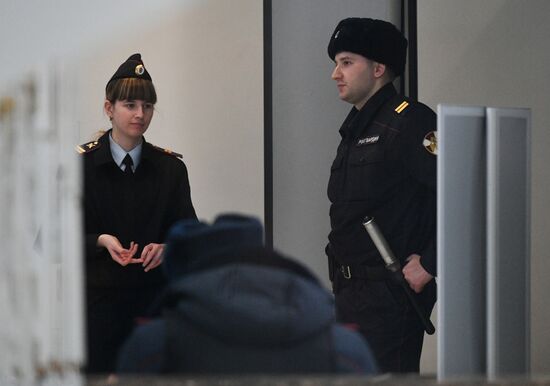 Обстановка у входа в Инженерный корпус Третьяковской галереи