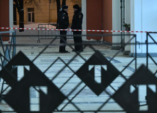 Обстановка у входа в Инженерный корпус Третьяковской галереи