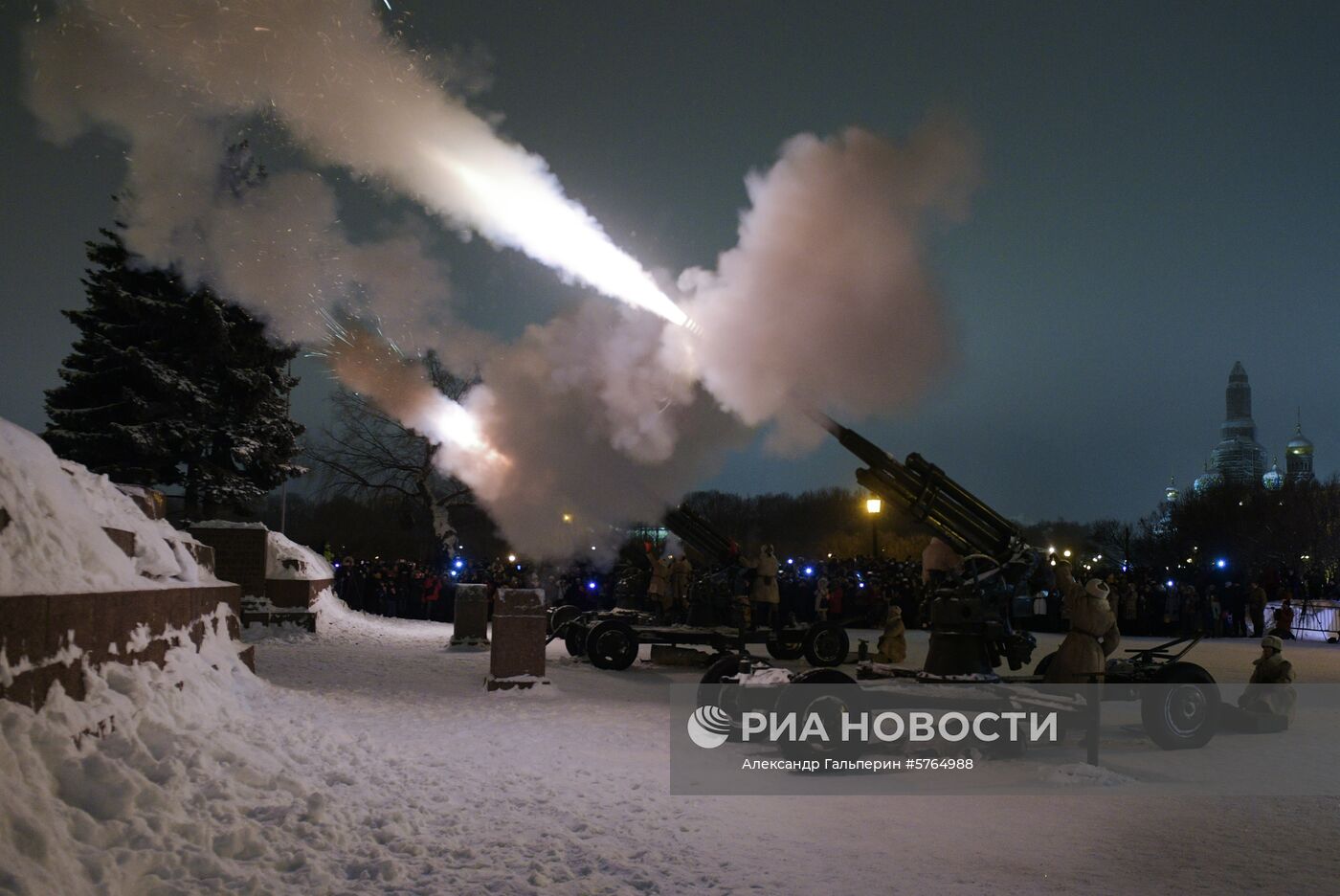 Салют по случаю 75-летия снятия блокады Ленинграда 