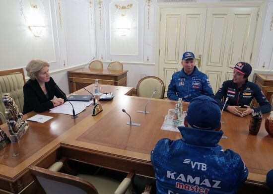 Заместитель председателя правительства РФ О. Голодец встретилась с участниками команды «КАМАЗ-мастер»