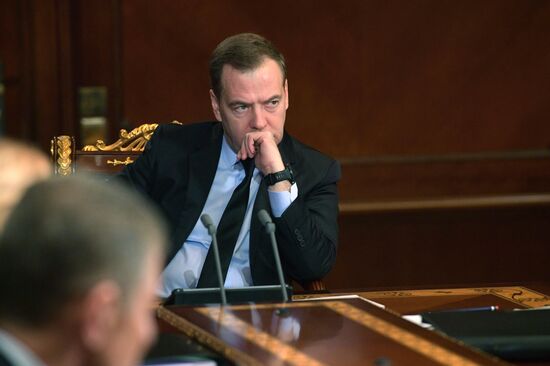 Премьер-министр РФ Д. Медведев провел совещание с вице-премьерами РФ