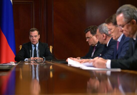 Премьер-министр РФ Д. Медведев провел совещание с вице-премьерами РФ