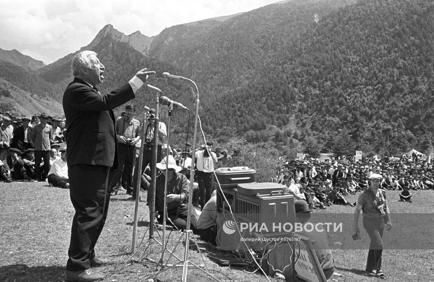 Поэт Р. Г. Гамзатов