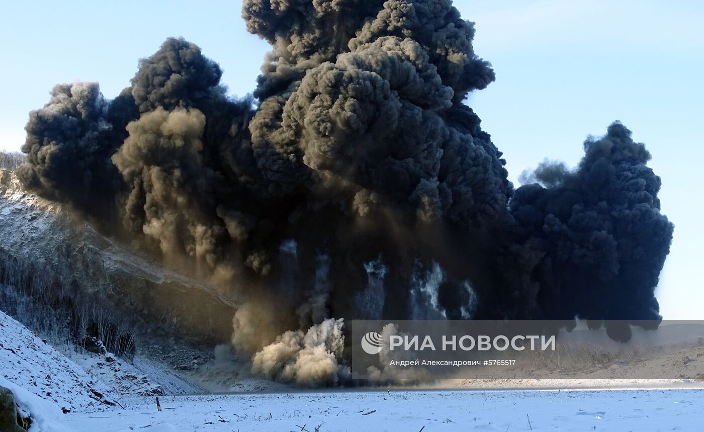 Подрывные работы на реке Бурее