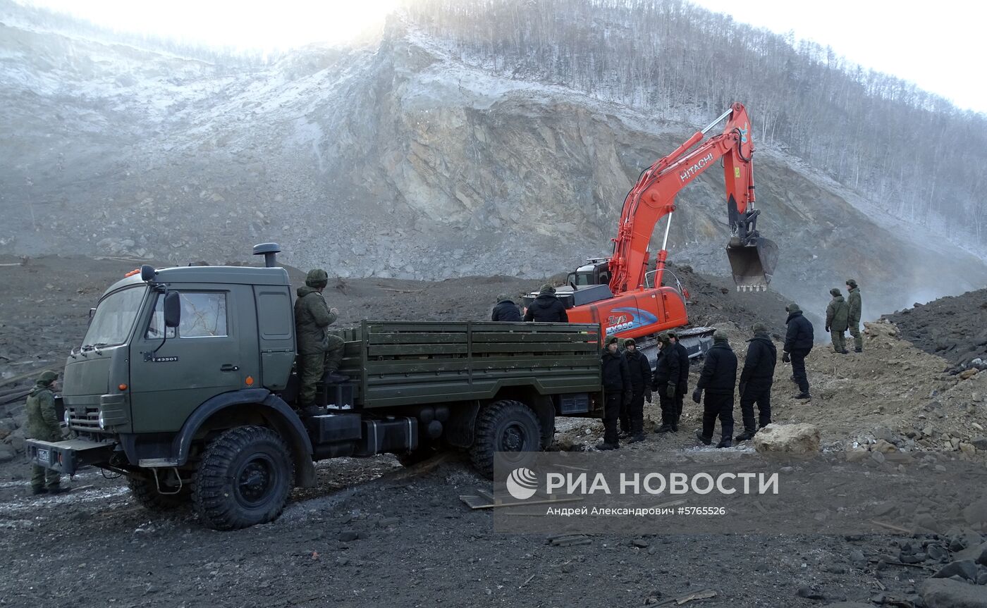 Подрывные работы на реке Бурее