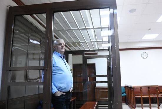 Рассмотрение ходатайства следствия о продлении ареста Фруде Бергу