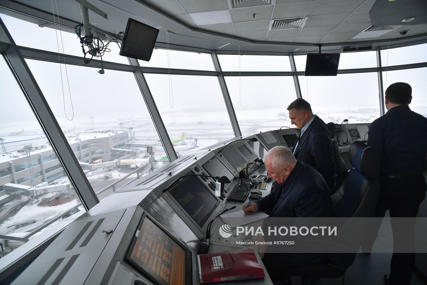 Работа авиадиспетчеров в аэропорту Домодедово