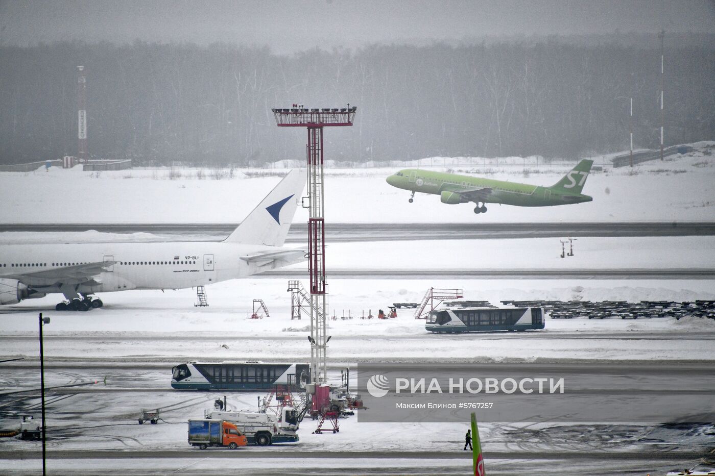 Работа авиадиспетчеров в аэропорту Домодедово