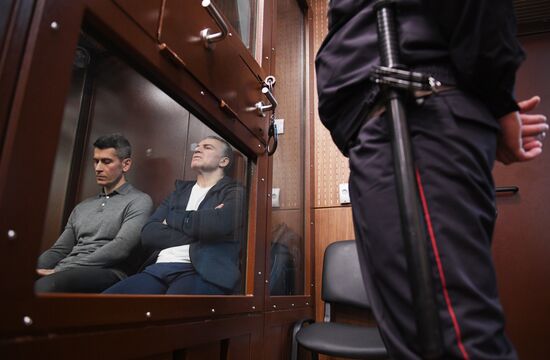 Рассмотрение ходатайства следствия о продлении ареста З. Магомедову и М. Магомедову 