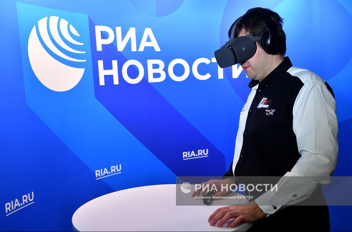 VR-перформанс "Слепые в большом городе"