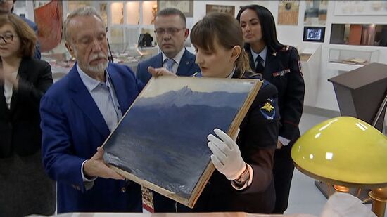 Церемония передачи похищенной картины Архипа Куинджи "Ай-Петри. Крым"