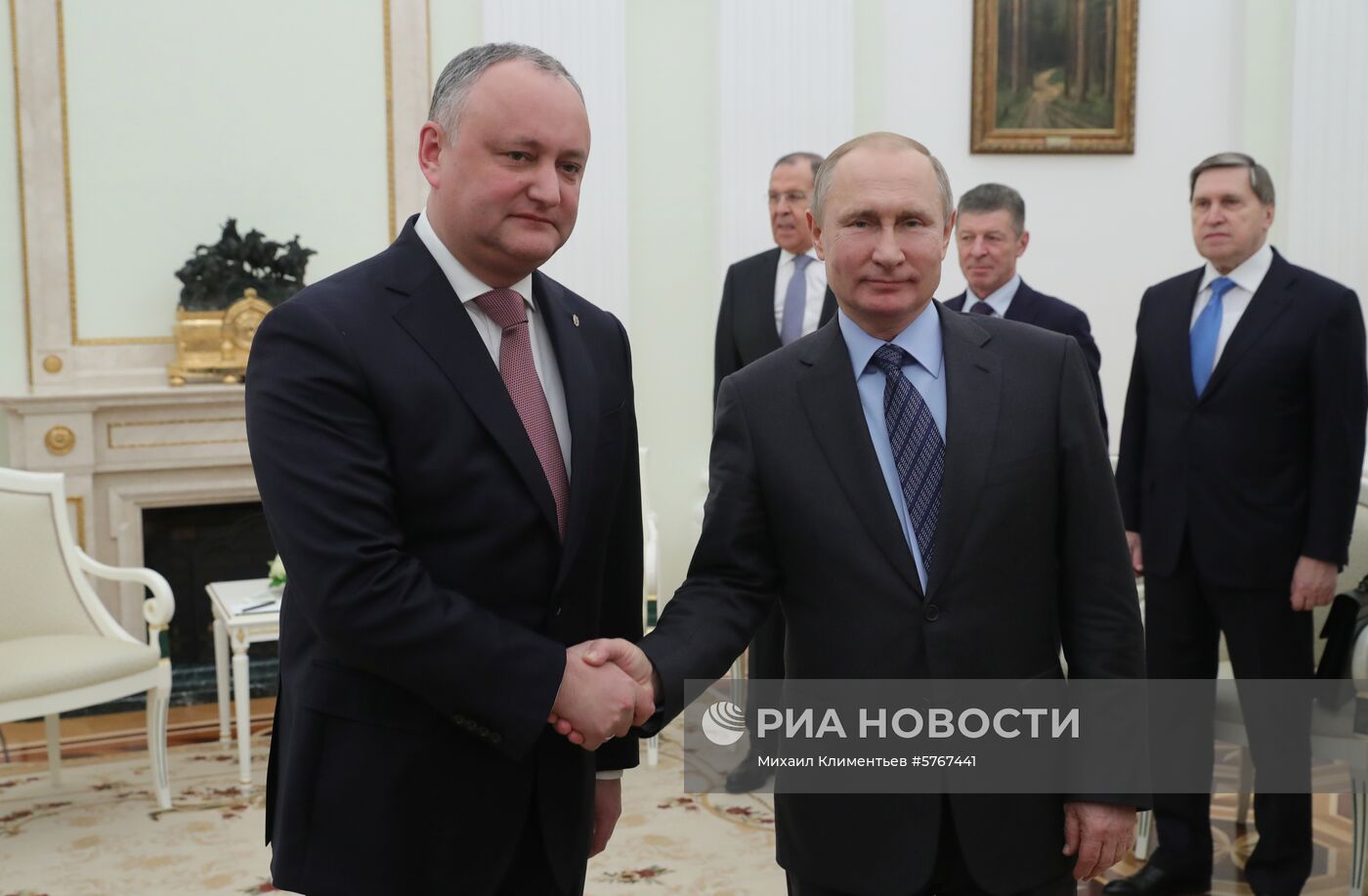 Президент РФ В. Путин встретился с президентом Молдавии И. Додоном