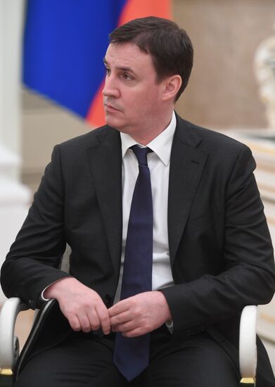Президент РФ В. Путин встретился с президентом Молдавии И. Додоном