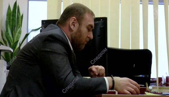 Сенатор Р. Арашуков и его отец Рауль задержаны по подозрению в ряде преступлений