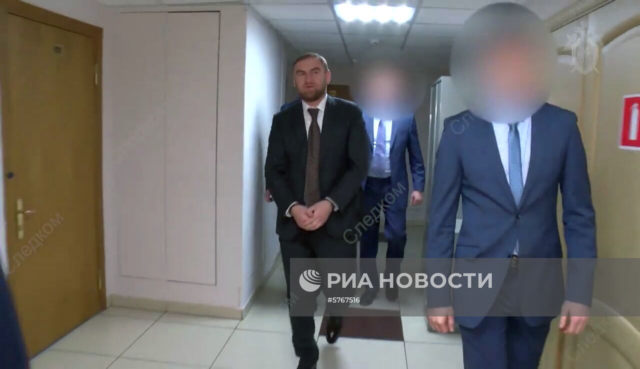 Сенатор Р. Арашуков и его отец Рауль задержаны по подозрению в ряде преступлений