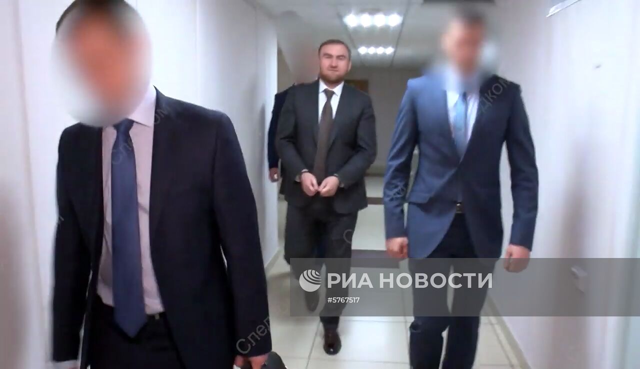 Сенатор Р. Арашуков и его отец Рауль задержаны по подозрению в ряде преступлений