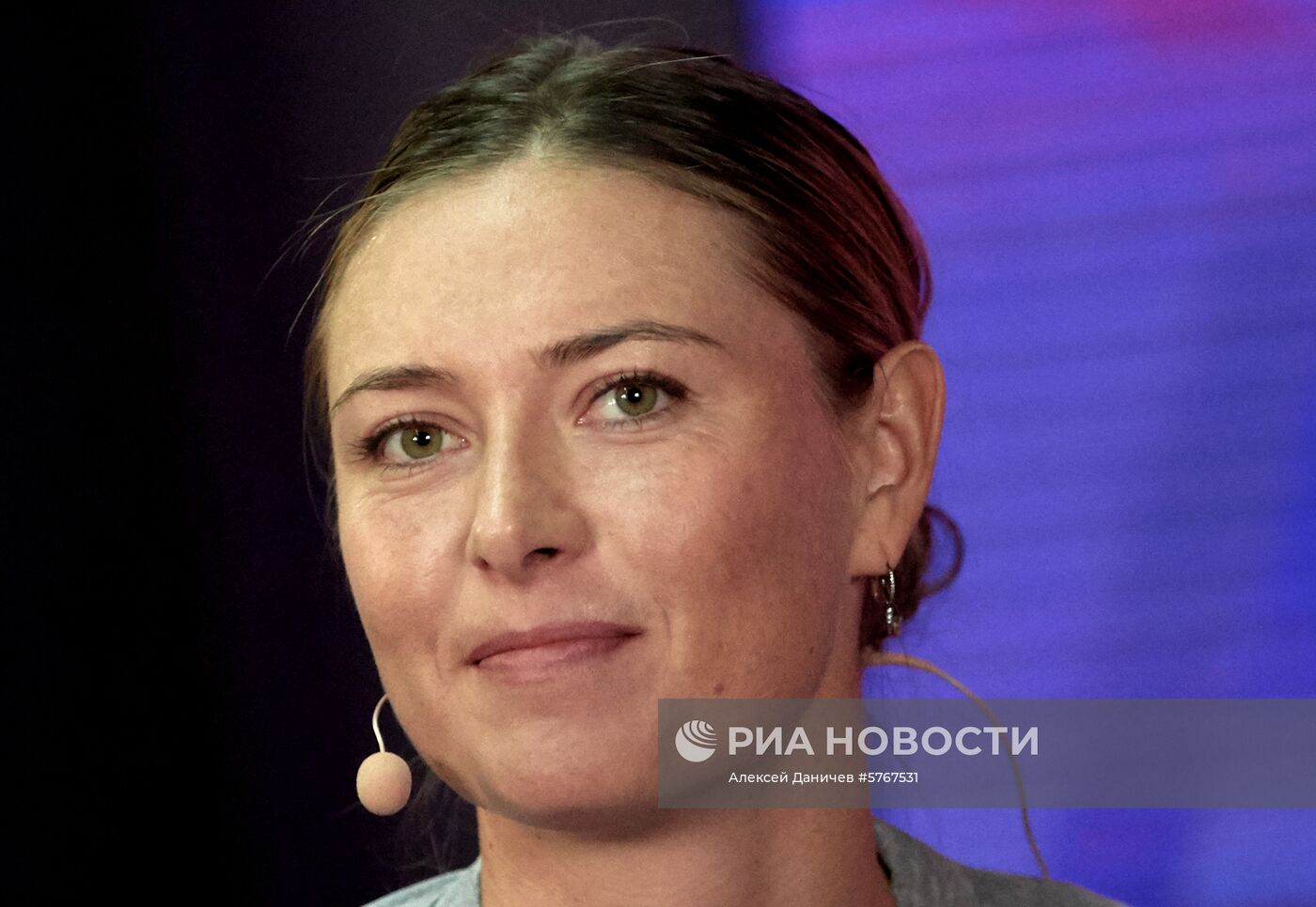 Теннисистка М. Шарапова снялась с турнира в Санкт-Петербурге