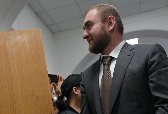 Избрание меры пресечения сенатору Р. Арашукову