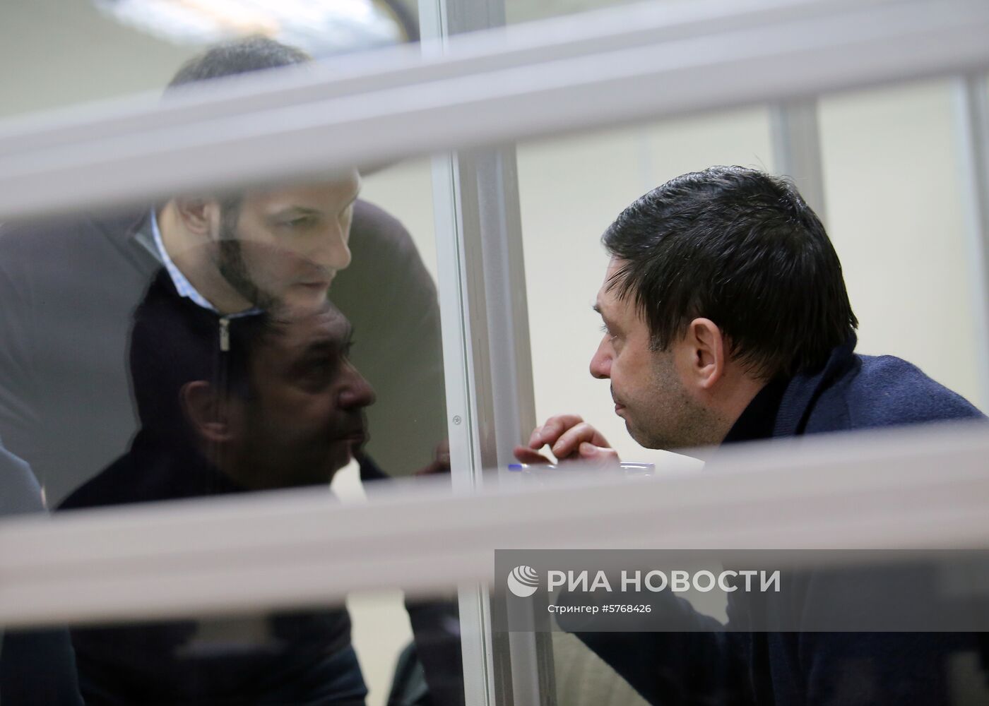 Рассмотрение жалобы на продление ареста журналиста К. Вышинского