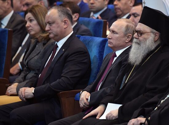 Президент РФ В. Путин принял участие в мероприятиях по случаю 10-летия Поместного собора РПЦ и патриаршей интронизации
