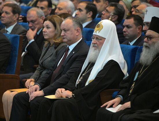 Президент РФ В. Путин принял участие в мероприятиях по случаю 10-летия Поместного собора РПЦ и патриаршей интронизации