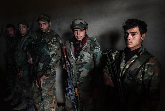 Передовые позиции сирийской армии в районе Алеппо