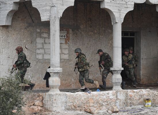 Передовые позиции сирийской армии в районе Алеппо