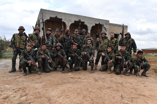 Передовые позиции сирийской армии в районе Алеппо