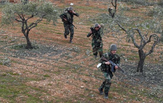 Передовые позиции сирийской армии в районе Алеппо