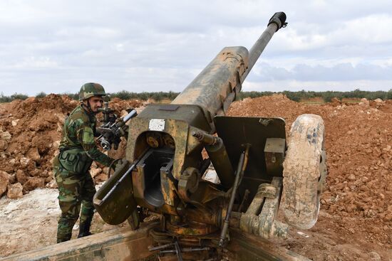 Передовые позиции сирийской армии в районе Алеппо