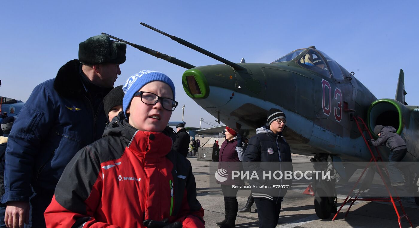 Открытие памятного бюста военному летчику Роману Филипову