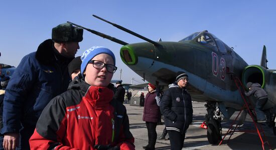 Открытие памятного бюста военному летчику Роману Филипову