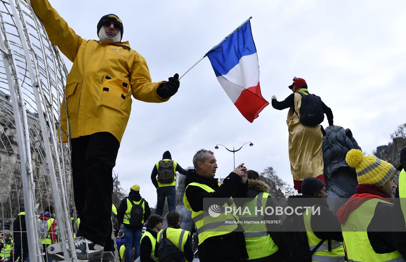 Акция протеста "жёлтых жилетов" во Франции