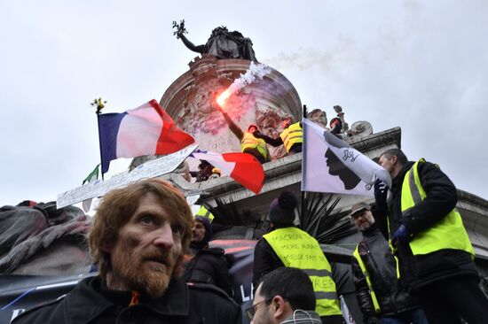 Акция протеста "жёлтых жилетов" во Франции