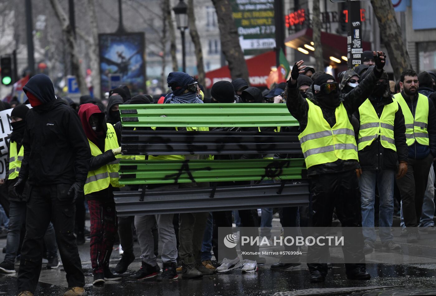 Акция протеста "жёлтых жилетов" во Франции