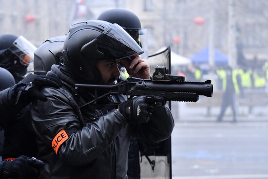 Акция протеста "жёлтых жилетов" во Франции