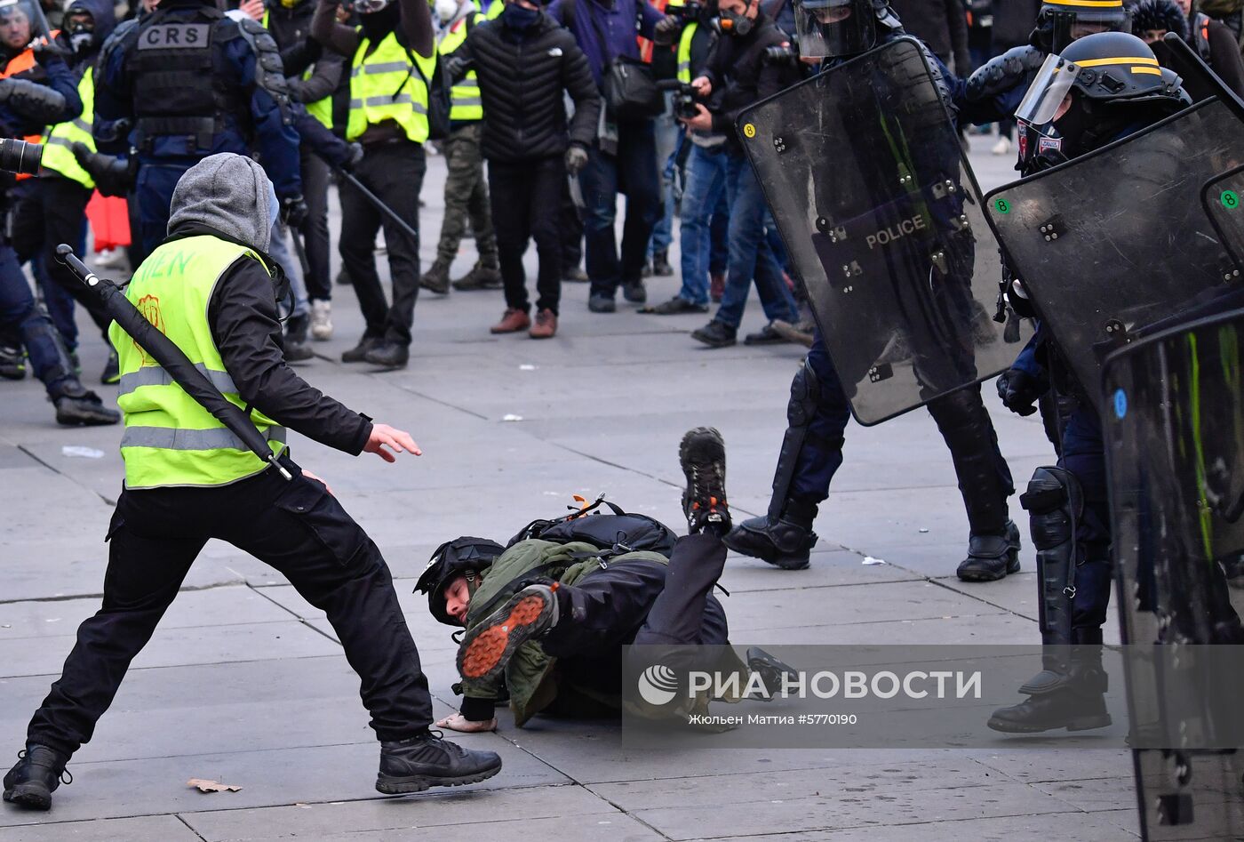 Акция протеста "жёлтых жилетов" во Франции