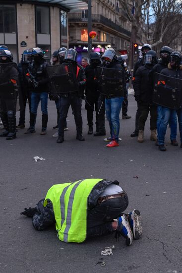 Акция протеста "жёлтых жилетов" во Франции