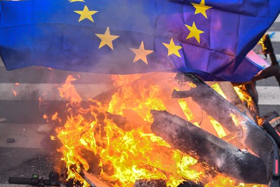 Акция протеста "жёлтых жилетов" во Франции